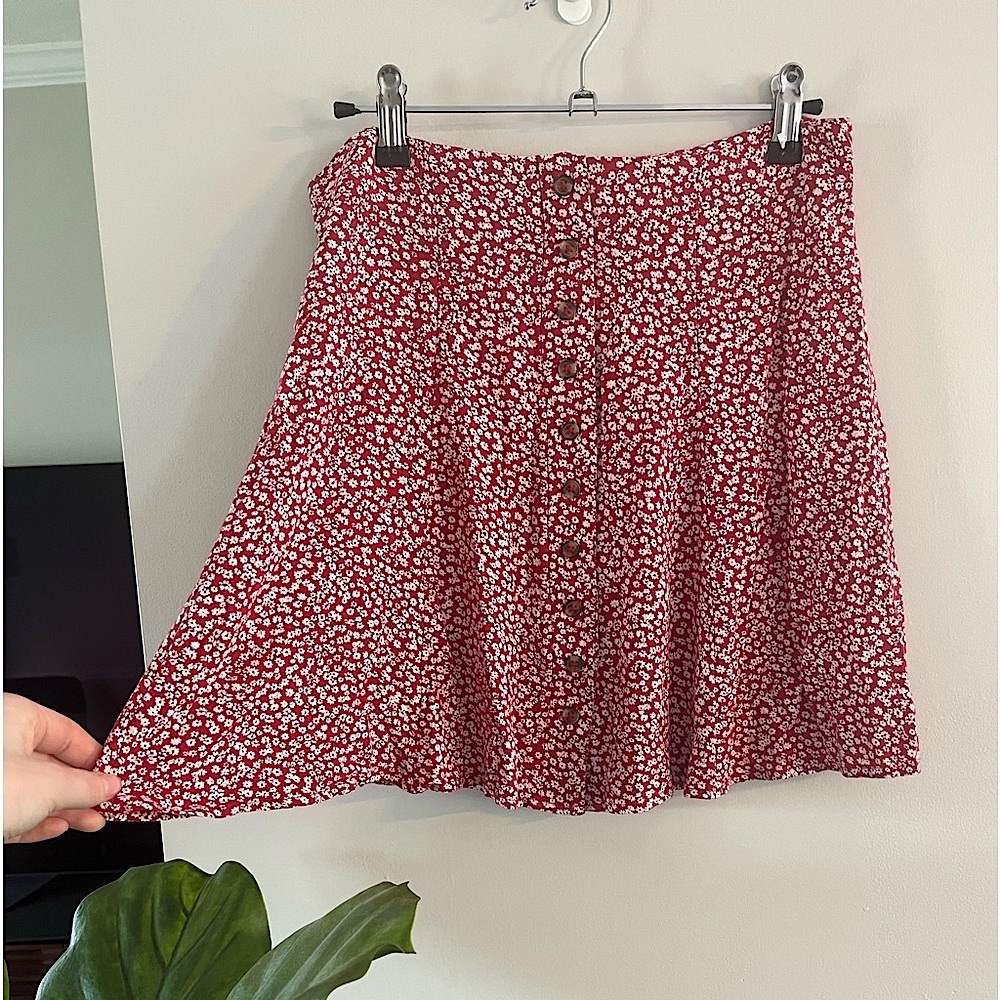 NWT American Eagle Size 2 Floral Red White Ditsy Floral Button A-Line Mini Skirt